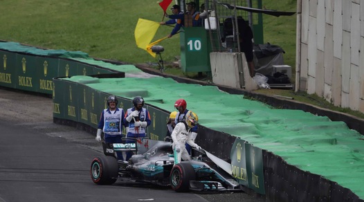Gp Brasile, incidente per Hamilton: è fuori dalle qualifiche