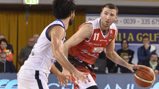 Basket Serie A, Reggio schianta Pistoia. Cantù sfiora il colpaccio