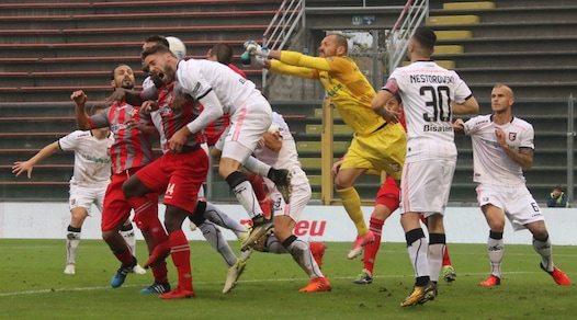 Risultati Serie B: Palermo in vetta, Foggia e Parma show. Pari Salernitana