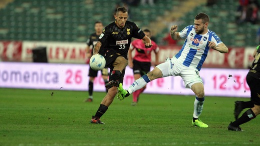 Serie B, Bari-Pescara 1-0: magia di Brienza. Grosso a -2 dalla vetta