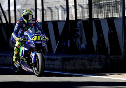 MotoGp, test a Valencia: paura per Rossi, moto distrutta