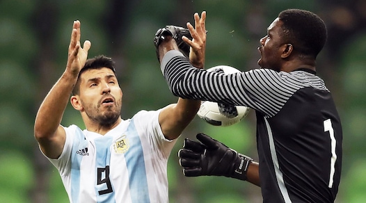 Argentina-Nigeria 2-4: senza Messi non basta Dybala, paura per Aguero
