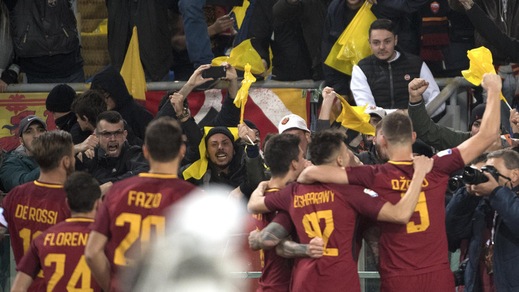 Roma-Lazio 2-1, con Perotti e Nainggolan "l'Urbe siamo noi"