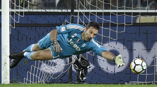 Buffon: «Sogno la Champions, a fine anno smetto»