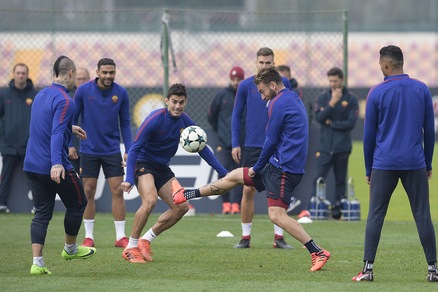 Roma, l'ultimo allenamento a Trigoria prima della partenza per Madrid