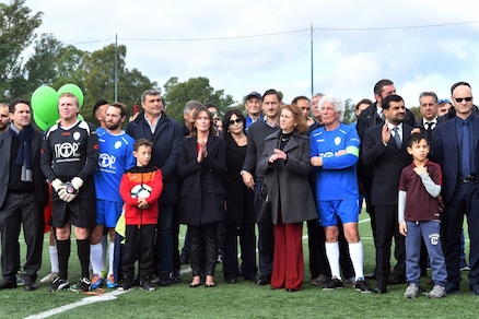 Totti, Peruzzi e la Boschi in prima fila contro la violenza sulle donne