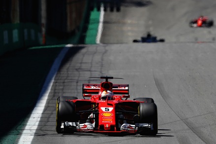 F1, Abu Dhabi: Vettel avanti nelle libere, Hamilton 2°