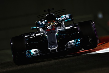 F1, Abu Dhabi: Hamilton guida le seconde libere, Vettel subito dietro
