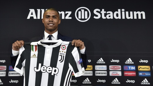 Bayern, Rummenigge: «In estate la Juve riscatterà Douglas Costa per 46 milioni»