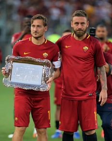 Roma, Totti: «De Rossi ha sbagliato, ma è il nostro capitano»