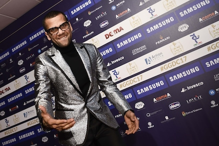 Dani Alves punge la Juventus: «Il calcio italiano prenda esempio dal Napoli»