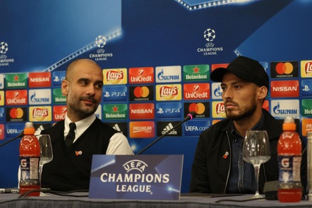 Manchester City, Guardiola in pressing: «Fate rinnovare David Silva»