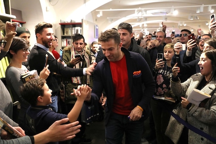Milano, che festa alla presentazione del libro di Del Piero