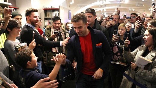Milano, che festa alla presentazione del libro di Del Piero