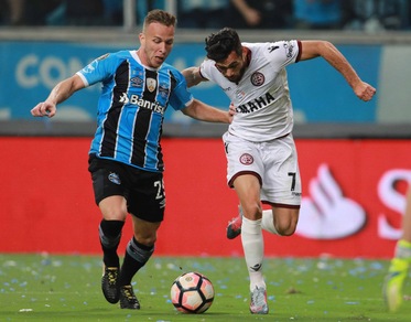 Barcellona su Arthur del Gremio: «Ha una clausola di 50 milioni»