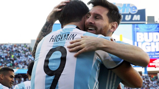 Messi sponsorizza Higuain: «Ai Mondiali deve esserci»
