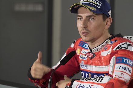MotoGp, Lorenzo: «Rossi ha dato tanto, da lui posso imparare»