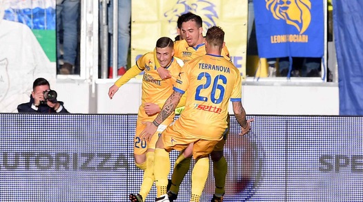 Risultati Serie B: il Frosinone aggancia il Parma in vetta. Pari Venezia