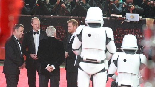 I principi Harry e William alla premiere a Londra di Star Wars