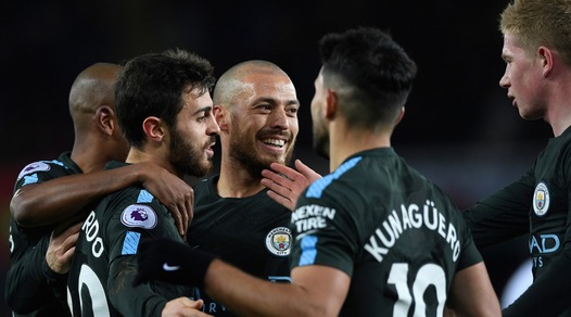 Premier League, David Silva illumina la 15ª vittoria consecutiva del City. Lukaku fa sorridere Mou