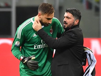 Milan, la campagna social dei tifosi: «Donnarumma, molla Raiola!»