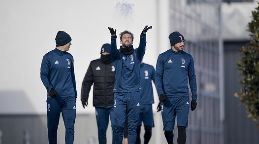 Juventus, allenamento col sorriso: Marchisio gioca con la neve