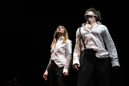 Ambra Angiolini e Matteo Cremon in La guerra di Roses