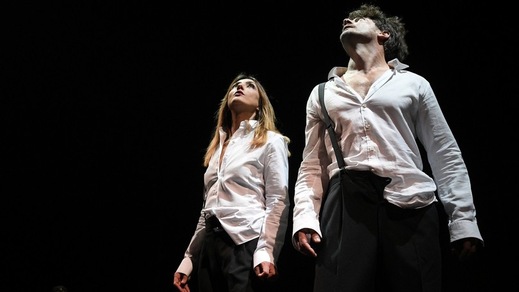 Ambra Angiolini e Matteo Cremon in La guerra di Roses