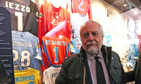 Napoli, De Laurentiis: «I soldi li spendo, ma con intelligenza»