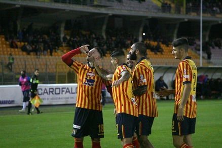 Serie C, Lecce e Catania non sbagliano. Vola il Livorno di Sottil