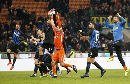 Partite di Natale, i tifosi di Milan e Inter al fianco della squadra a San Siro