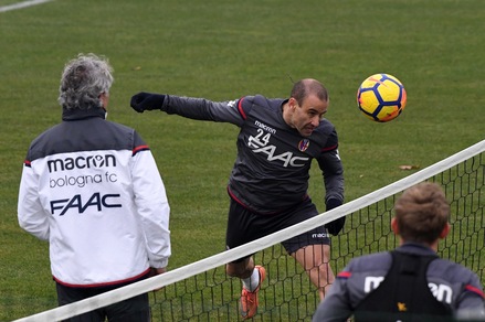 Serie A Bologna, Palacio in parte con il gruppo. Okwonkwo a riposo