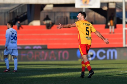 Lucioni, nella notte parole shock su Instagram, poi la smentita