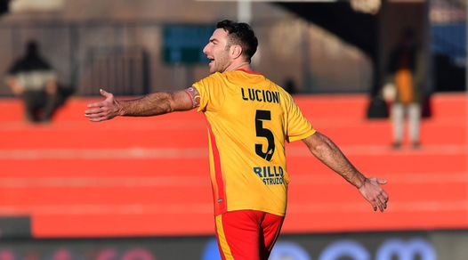 Lucioni, nella notte parole shock su Instagram, poi la smentita