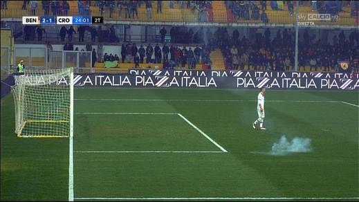 Serie A Benevento, petardo contro Puggioni: scatta la denuncia