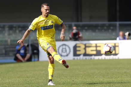 Serie A Chievo, risentimento muscolare al polpaccio per Cacciatore