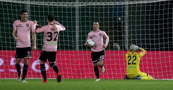 Serie B, vola il Palermo. Vincono Perugia e Benevento, crollano Foggia e Crotone