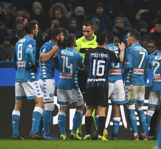 Napoli teso, tutti in ritiro