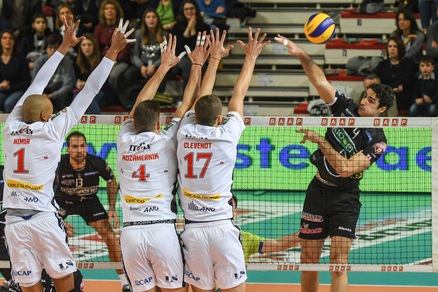 Volley: Superlega, Perugia perde un punto, vincono Modena e Civitanova