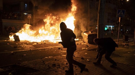 Barcellona-Real Madrid, scontri al Camp Nou: diversi feriti