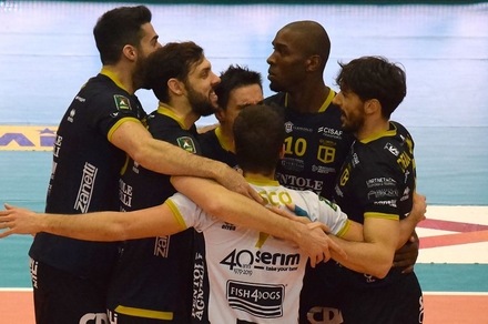 Brescia va avanti poi crolla, il derby è di Bergamo