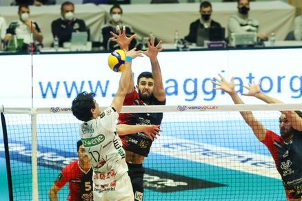 Monza rimonta due volte e vince al quinto