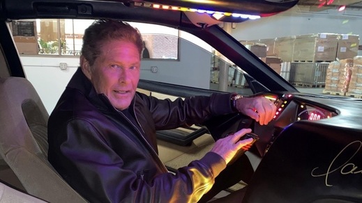 David Hasselhoff mette all'asta la sua mitica KITT