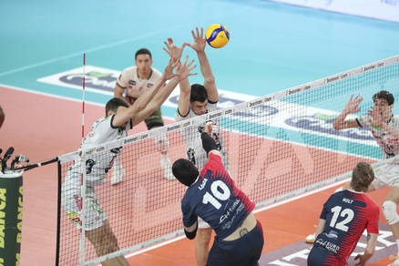 Lube e Trento perdono un punto, Perugia corsara a Ravenna