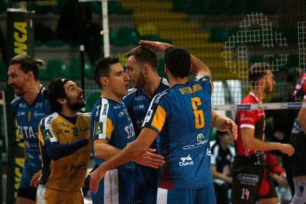 Castellana Grotte travolge Lagonegro