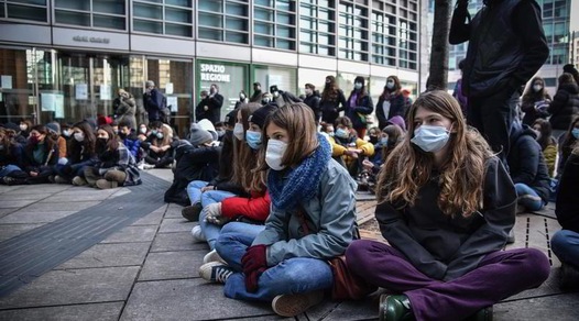 Lombardia, la scuola torna in presenza con la zona arancione
