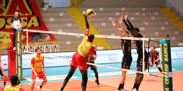 Cadono Perugia e Civitanova, vincono Modena e Trento