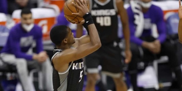 Nba, Phoenix batte Boston. I Kings nel finale stendono i Clippers