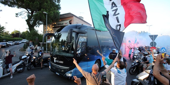 Lazio, tifosi pronti all’abbraccio alla squadra prima del derby