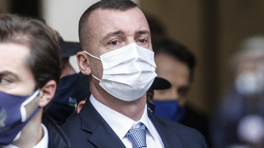 Rocco Casalino in lacrime mentre Giuseppe Conte lascia Palazzo Chigi